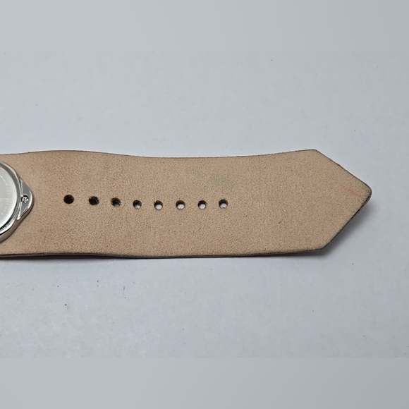 Womens Marc Jacobs MBM2004 Wrist Watch Leather Band Belt Buckle New Battery - Picture 10 of 11